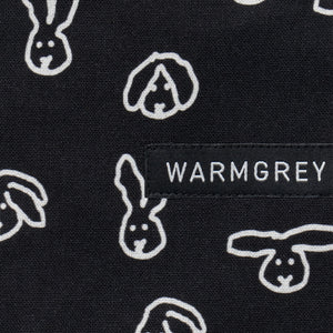 フラットな形状で使えば使うほど馴染むリネン素材のポーチ WARMGREY TAIL の FLAT POUCH