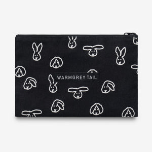 フラットな形状で使えば使うほど馴染むリネン素材のポーチ WARMGREY TAIL の FLAT POUCH