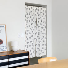 画像をギャラリービューアに読み込む, 中央にスリットが入っている WARMGREY TAILのHELLO CURTAIN（ハローカーテン）
