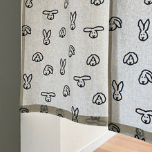 画像をギャラリービューアに読み込む, 中央にスリットが入っている WARMGREY TAILのHELLO CURTAIN（ハローカーテン）
