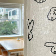 画像をギャラリービューアに読み込む, 中央にスリットが入っている WARMGREY TAILのHELLO CURTAIN（ハローカーテン）
