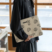 画像をギャラリービューアに読み込む, ノートパソコン、タブレット用ナイロンポーチ WARMGREY TAIL の LAPTOP / TABLET NYLON POUCH（ラップトップ タブレット ナイロン ポーチ）
