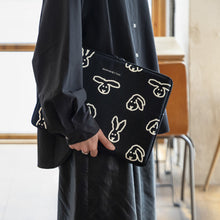 画像をギャラリービューアに読み込む, ノートパソコン、タブレット用ナイロンポーチ WARMGREY TAIL の LAPTOP / TABLET NYLON POUCH（ラップトップ タブレット ナイロン ポーチ）
