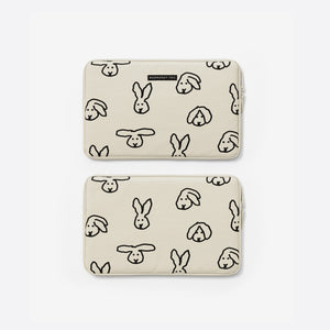 ノートパソコン、タブレット用ナイロンポーチ WARMGREY TAIL の LAPTOP / TABLET NYLON POUCH（ラップトップ タブレット ナイロン ポーチ）