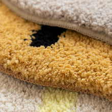 画像をギャラリービューアに読み込む, 耐久性に優れ、お部屋に美しい雰囲気を添える WARMGREY TAIL の LION RUG（ライオンラグ）
