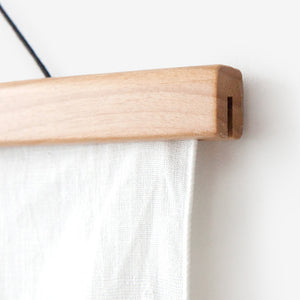 ポスターを飾るのに最適なオーク材のスティック WARMGREY TAILのOAK WOOD STICK