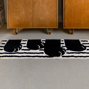 耐久性に優れ、お部屋に美しい雰囲気を添える WARMGREY TAIL の PAW RUG(140x45cm)