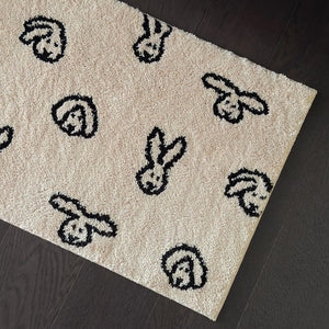 耐久性に優れ、お部屋に美しい雰囲気を添える WARMGREY TAIL の RUG（ラグ）