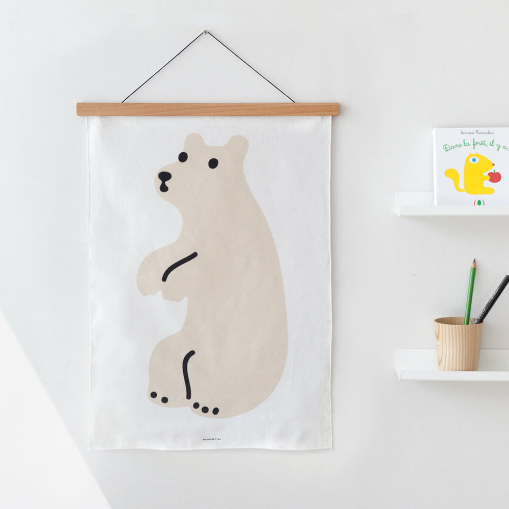 紙とは違う布の温かみが作品とマッチしているファブリックポスター WARMGREY TAILのSMALL FABRIC