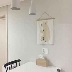 紙とは違う布の温かみが作品とマッチしているファブリックポスター WARMGREY TAILのSMALL FABRIC