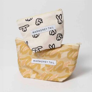 物をたっぷり収納できるポーチ WARMGREY TAIL の STANDING POUCH