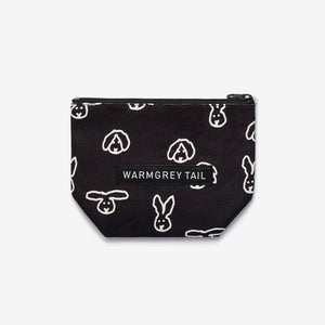 物をたっぷり収納できるポーチ WARMGREY TAIL の STANDING POUCH