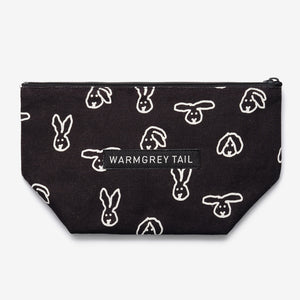 物をたっぷり収納できるポーチ WARMGREY TAIL の STANDING POUCH