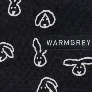 物をたっぷり収納できるポーチ WARMGREY TAIL の STANDING POUCH