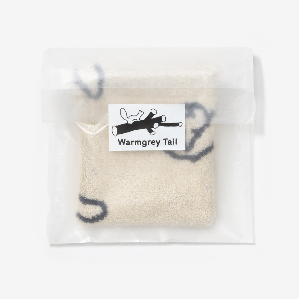 1つ1つデザインが異なるミニサイズの紐付きポーチ WARMGREY TAIL の