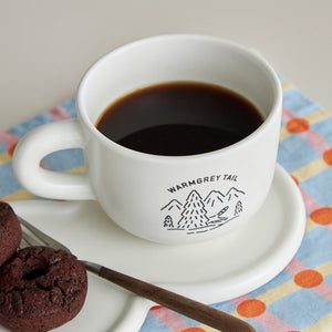 イラストと相性が良いフォルムのマグカップ WARMGREY TAIL の TUBE MILK CUP（チューブ ミルクカップ）