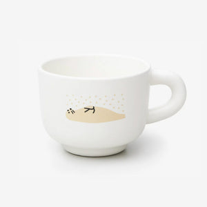 イラストと相性が良いフォルムのマグカップ WARMGREY TAIL の TUBE MILK CUP（チューブ ミルクカップ）