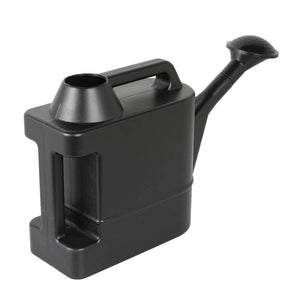 無骨なフォルムとは対照に、気の利く機能性を持ち合わせたジョウロ WATERING CAN 5L（ウォータリング カン）