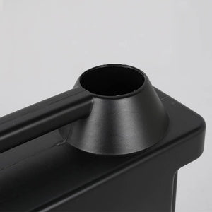 無骨なフォルムとは対照に、気の利く機能性を持ち合わせたジョウロ WATERING CAN 5L（ウォータリング カン）