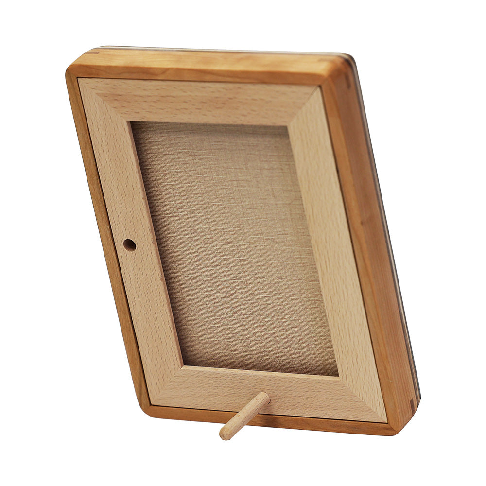 洗練された仕上がりに新たなギミックをプラスしたフレーム WUH