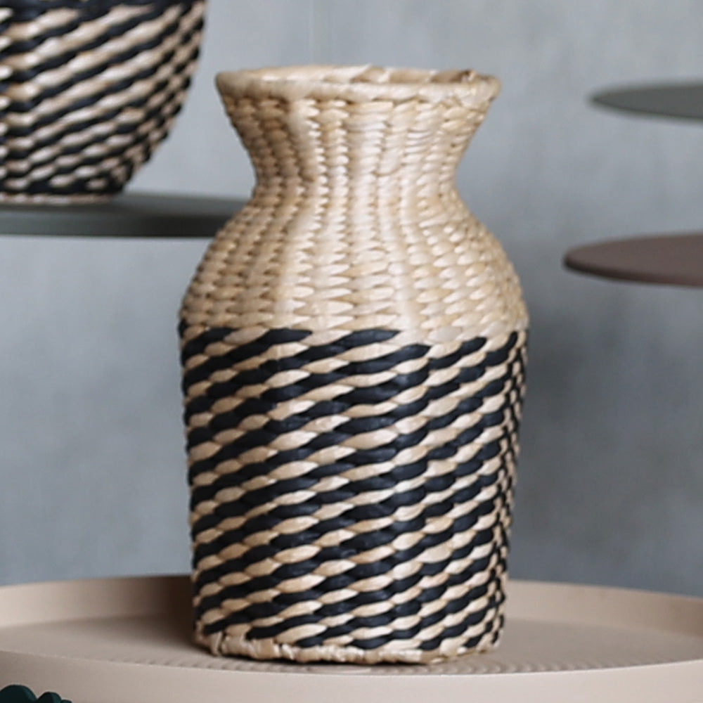 黒を纏った モダン アフリカン ラタンベース Yanis ヤニス (Tareq) Yanis（ヤニス） | HUNT9（ハントナイン） | ブランド紹介 | 株式会社