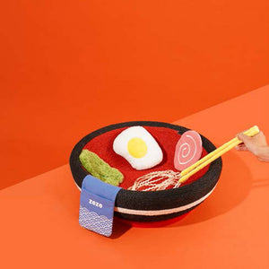 ラーメンモチーフの遊び心満載のペットベッド YUMMY YUMMY Ramen Noodle Bowl of Scratches