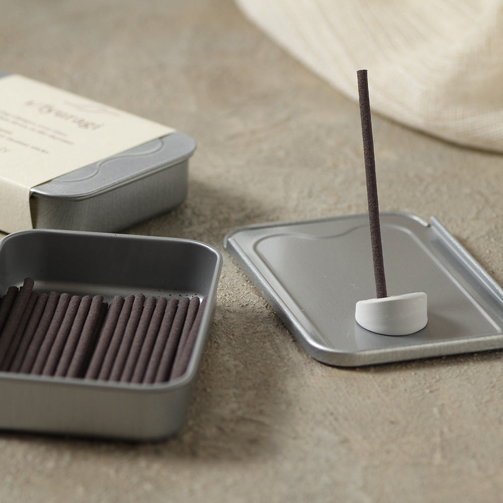 香りと揺らぐ優雅な煙が生活に潤いを与えてくれるお香 1/f yuragi