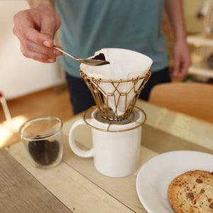使用しない時はコンパクトに折り畳んで収納できる真鍮のコーヒードリッパー Brass Collapsible Coffee Dripper（ブラスコラプシブルコーヒードリッパー）