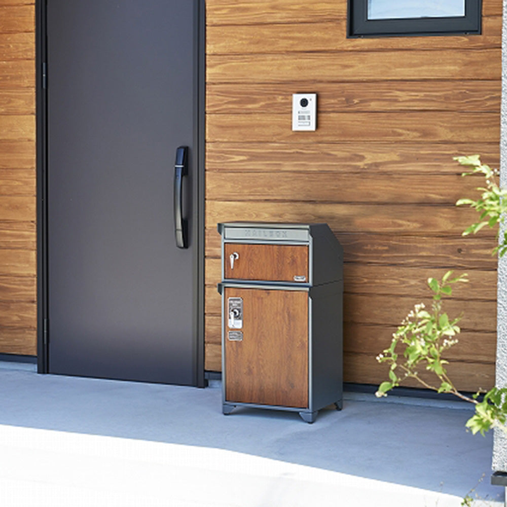 木目を生かした住宅にピッタリな宅配ボックス付きポスト(GALVA