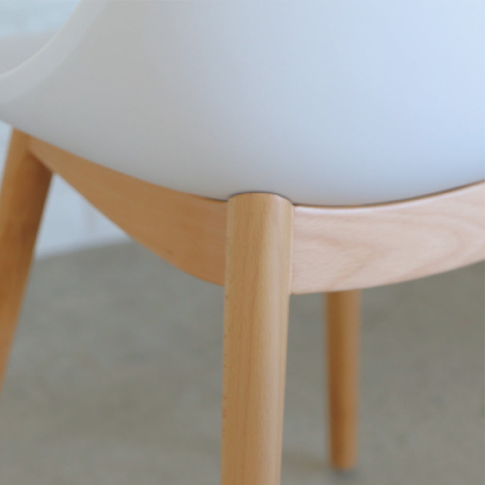 ニュートラルなカラーリングでやわらかな雰囲気の EGG エッグ チェア