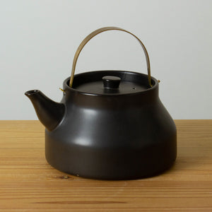 まろやかなお湯。静かな沸騰の音でやさしい生活が過ごせる 陶のやかん