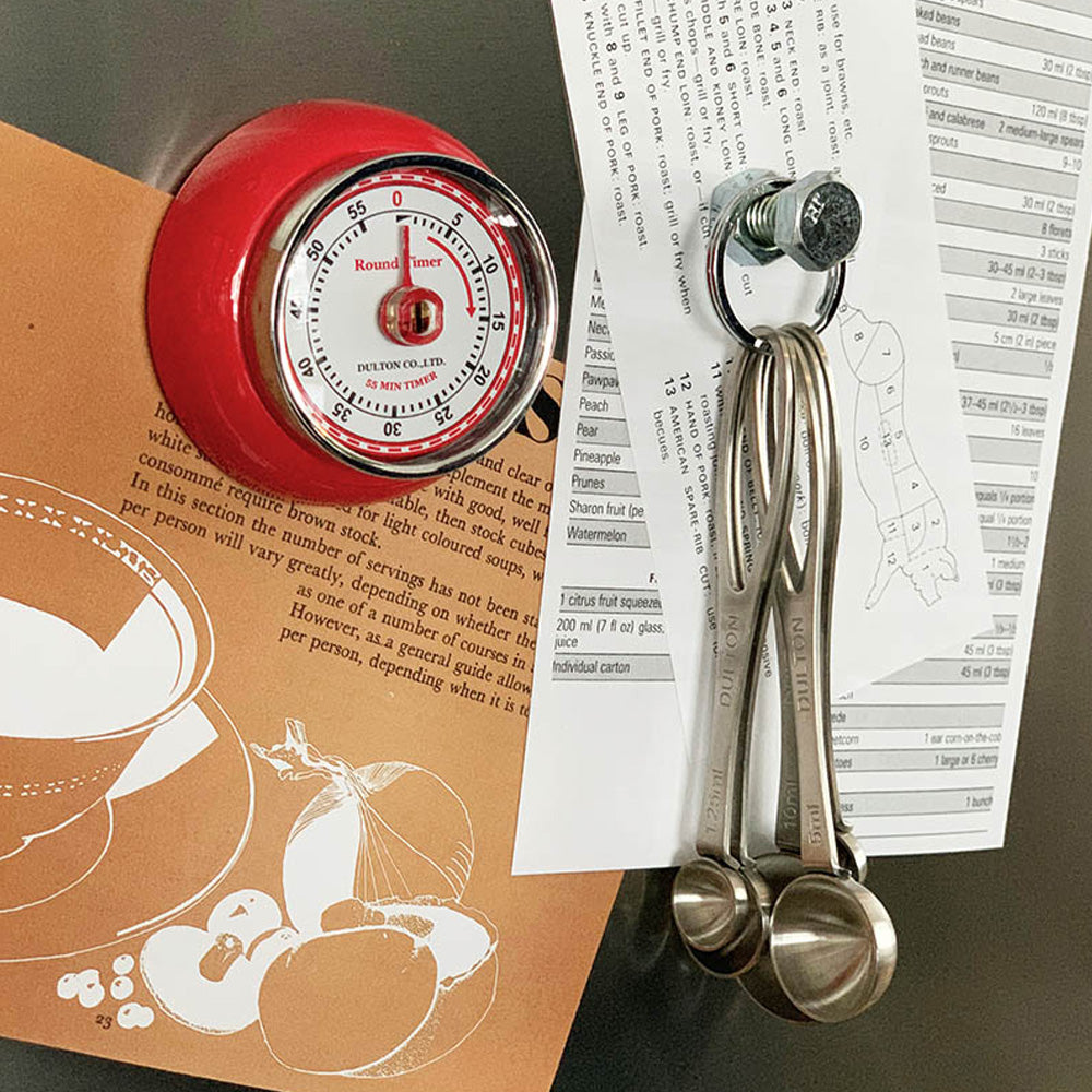 アナログならではの良さを味わえる KITCHEN TIMER WITH MAGNET