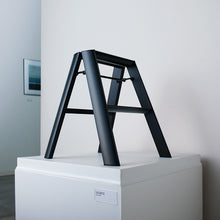 画像をギャラリービューアに読み込む, 部屋のインテリアと調和する脚立 lucano Step stool（ルカーノ ステップスツール）
