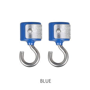 頑固な強力マグネットに、タフなデザインのプレートを配したフックの 2個セット MAGNETIC HOOK SET OF 2（マグネティック フック セット オブ 2）