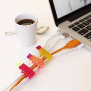 カラフルな色が目を引くミニサイズのマジックテープ式の Mini Color Cable Ties（ミニカラーケーブルタイ）
