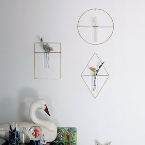 真鍮のフォルムが印象的な壁面を彩る一輪挿し PIKE wall brass vase
