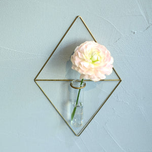 真鍮のフォルムが印象的な壁面を彩る一輪挿し PIKE wall brass vase