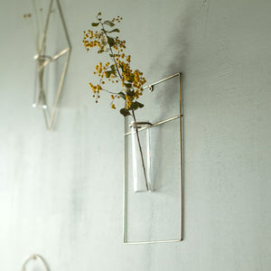 真鍮のフォルムが印象的な壁面を彩る一輪挿し PIKE wall brass vase