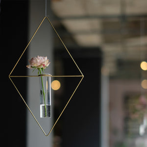 真鍮のフォルムが印象的な壁面を彩る一輪挿し PIKE wall brass vase