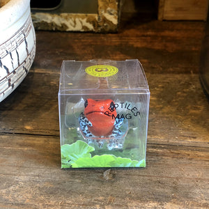 イチゴヤドクガエルのリアルな生きもの造形マグネット REPTILES MAG STRAWBERRY POISON DART FROG（レプタイルズ マグ ストロベリー ポイズンダートフロッグ）
