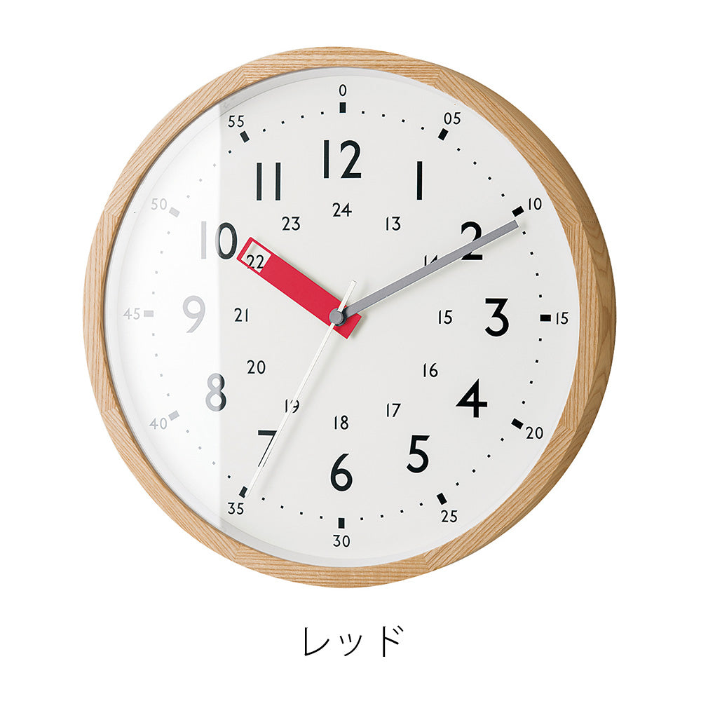 シンプルな文字盤の中に時刻の読み方のヒントが隠されたウォール