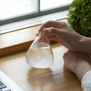 天候の変化で結晶の形が変わる しずく型のオブジェ Tempo Drop mini（テンポ ドロップ ミニ）