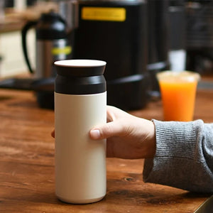 真空二重構造で飲み物本来の風味を長く愉しめる トラベルタンブラー 500ml