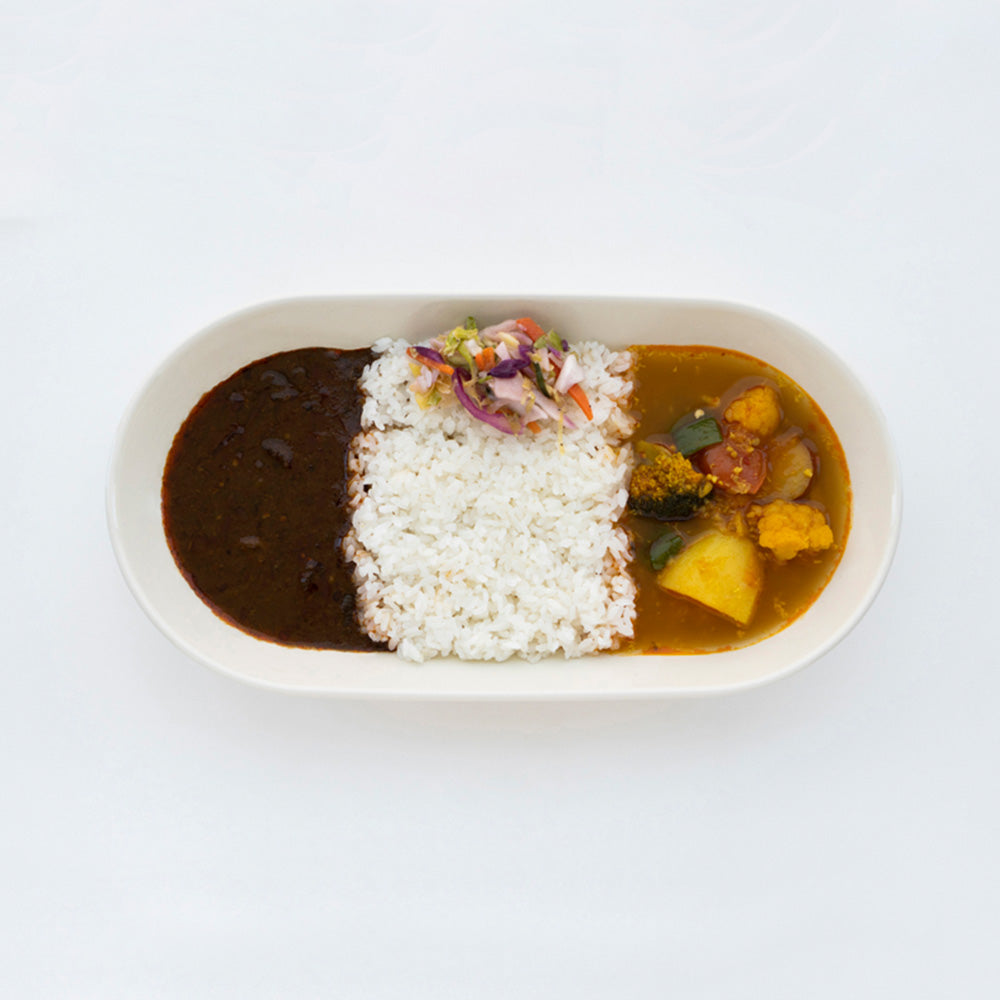 篠本 拓宏 がデザインした波佐見焼 zen to（ゼント）のカレー皿「oval curry bowl」